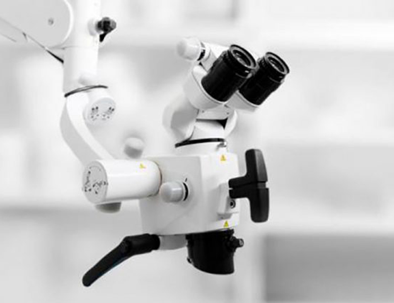 マイクロスコープ精密治療 - 国立駅徒歩3分の歯医者、国立深澤歯科