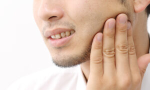 国立深澤歯科クリニックの歯ぐきがムズムズする原因の解説