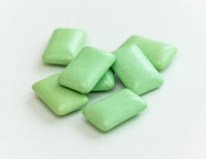 国立駅徒歩3分の歯医者、国立深澤歯科クリニックで、デスクワークが口内環境に与える影響とケア方法を解説